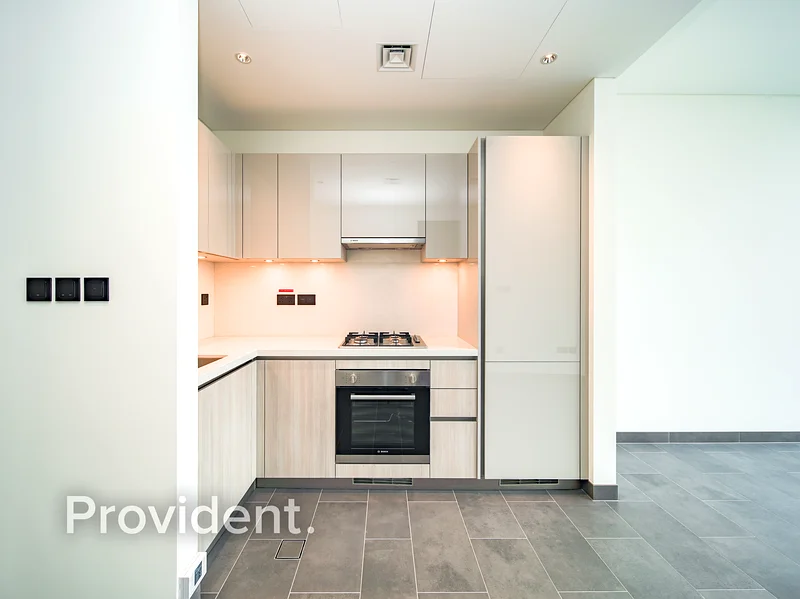 Modern 1BR | Pool View | The Crest Tower B63759561666434113