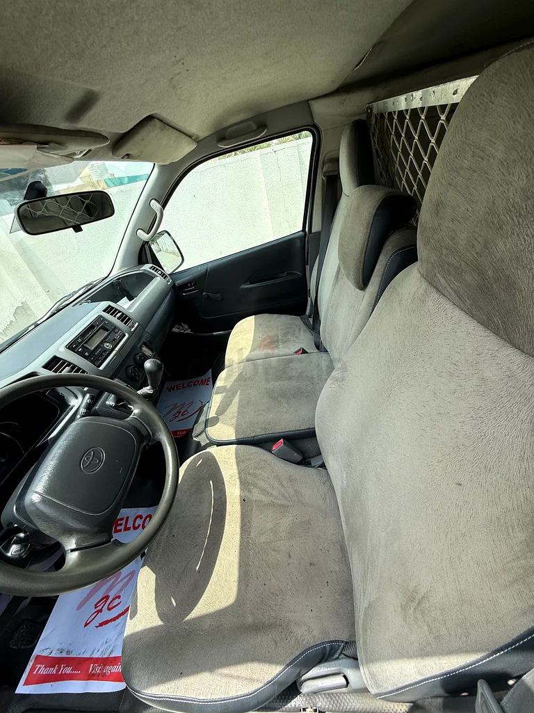 TOYOTA HIACE  DELIVERY VAN 201063612448486401113
