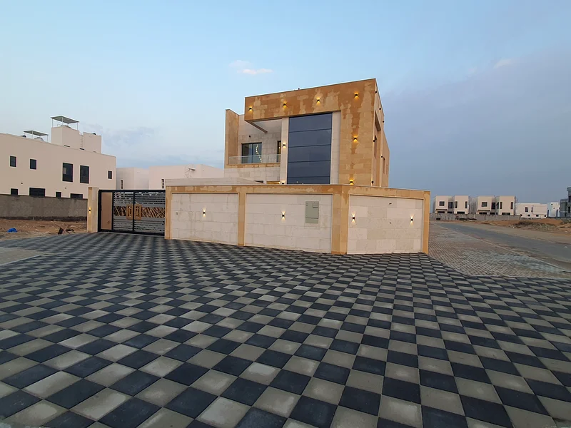 Villa for sale in Al-Aleya, opposite Al-Raqayeb, freehold for all nationalities, corner of two streets, area 5300, waiting for it to own now.63873450882179110