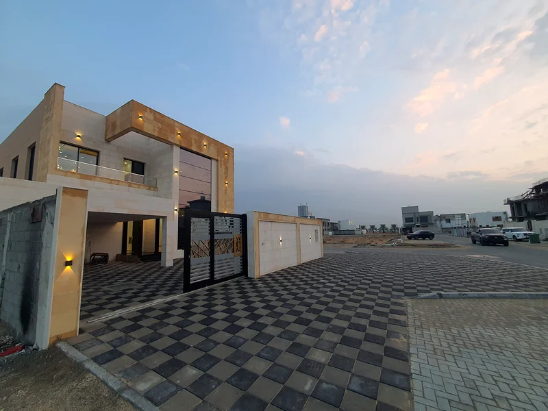 Villa for sale in Al-Aleya, opposite Al-Raqayeb, freehold for all nationalities, corner of two streets, area 5300, waiting for it to own now.63873450882179114