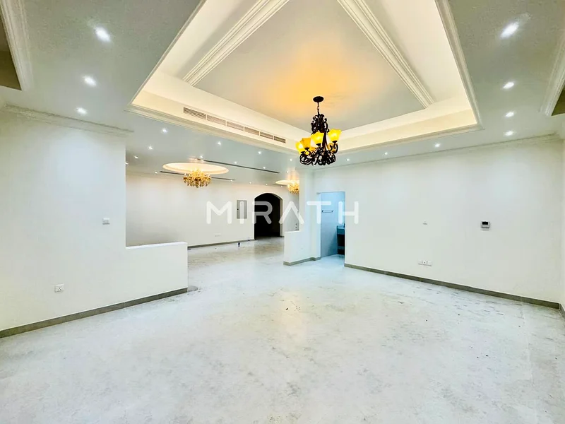 فيلا فاخرة مُحدَّثة بالكامل وجاهزة للانتقال63743130495746113