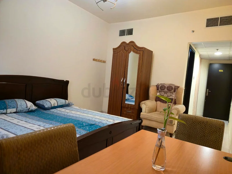 شقة - غرفة خاصة مع حمام داخلي، مفروشة بالكامل، أبحث عن أعزب رجل هندي فقط63624070688642111