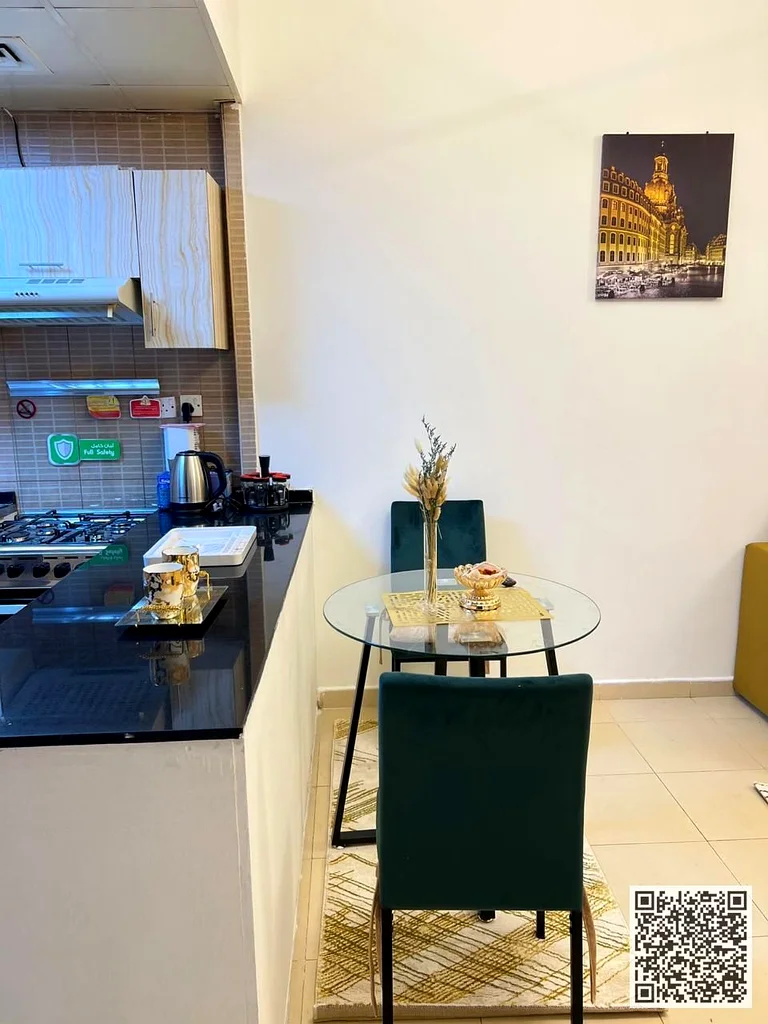 For monthly rent in Ajman - a one-bedroom apartment with a hall. The apartment is fully furnished with new, very elegant furniture, a fully equipped k63838122940163111