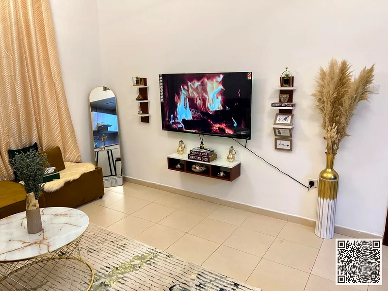 For monthly rent in Ajman - a one-bedroom apartment with a hall. The apartment is fully furnished with new, very elegant furniture, a fully equipped k63838122940163114