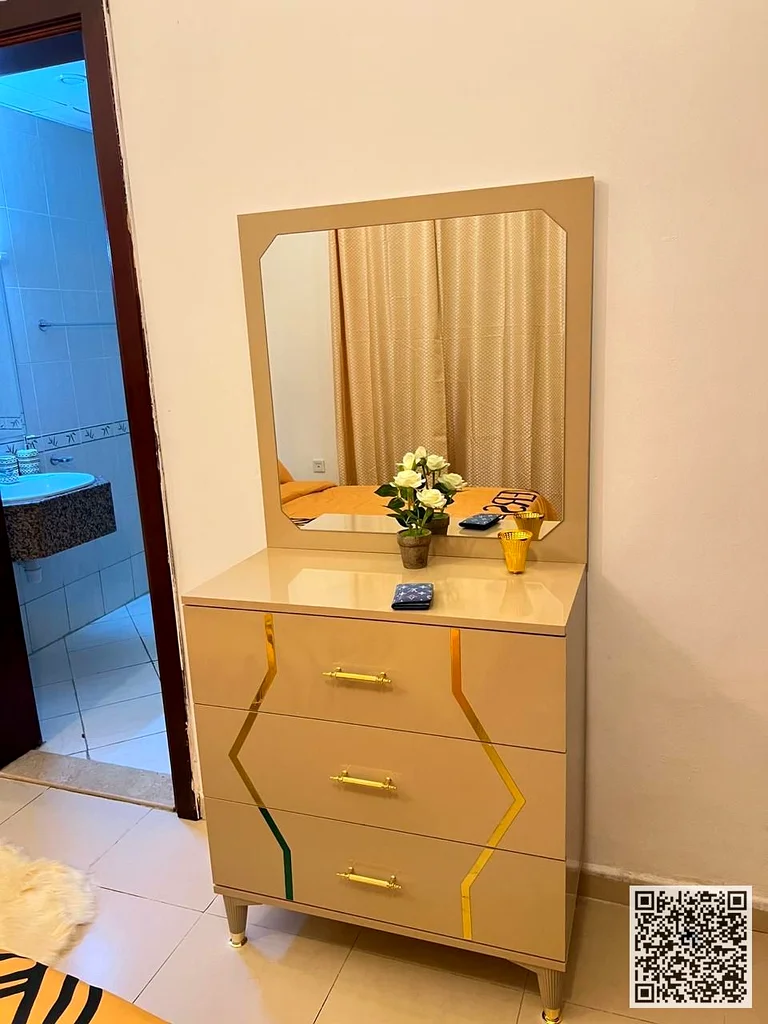For monthly rent in Ajman - a one-bedroom apartment with a hall. The apartment is fully furnished with new, very elegant furniture, a fully equipped k63838122940163113
