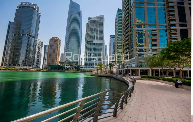 مفروشة بالكامل | جاهزة للانتقال | إطلالات جزئية على البحيرة63623401996418114