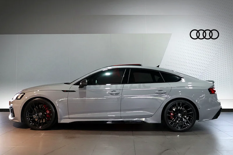 أودي RS5 Competition RS Sportback - دول مجلس التعاون الخليجي - ضمان أودي + عقد صيانة حتى 202763613736990338114