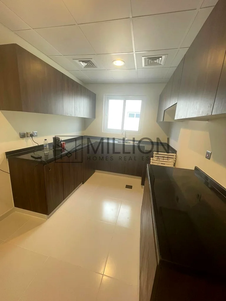 منزل رئيسي مكون من 3 غرف نوم مع غرفة خادمة | وحدة متقابلة63654981605762112