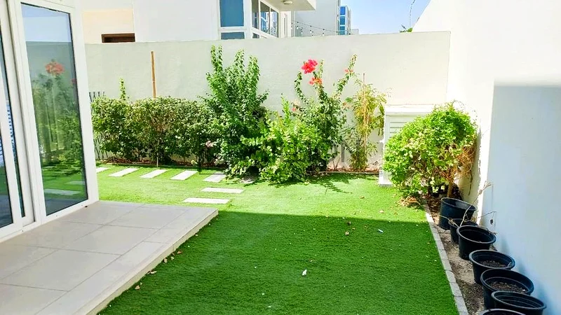 منزل رئيسي مكون من 3 غرف نوم مع غرفة خادمة | وحدة متقابلة63654981605762113