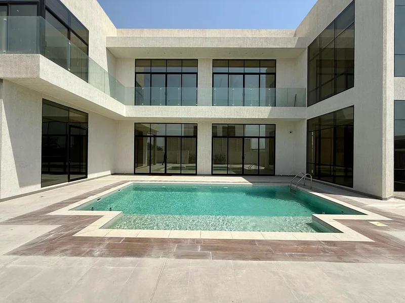 تصميم كلاسيكي | 5 غرف نوم | حديقة خاصة63808648095107110