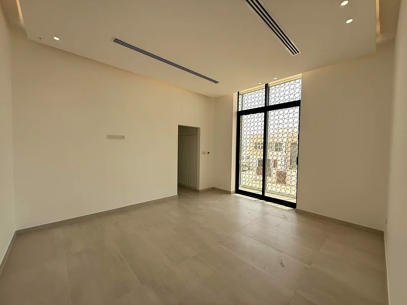 تصميم كلاسيكي | 5 غرف نوم | حديقة خاصة63808648095107113