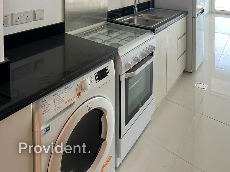 شقة بتصميم استوديو في الطابق العالي مع إطلالة على ملعب الغولف | موقع متميز63738482433922113