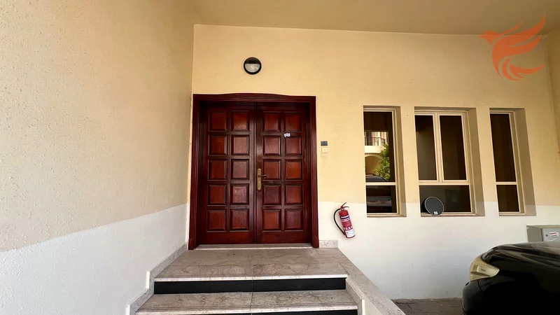 فيلا من 5 غرف نوم | غرفة خادمة | إطلالة على البحر | للإيجار 70 ألف بـ 6 دفعات |63813536997633113