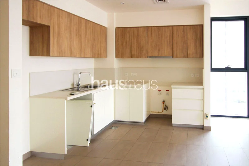 Corner Unit | Prime Location | Vacant63754624880258111