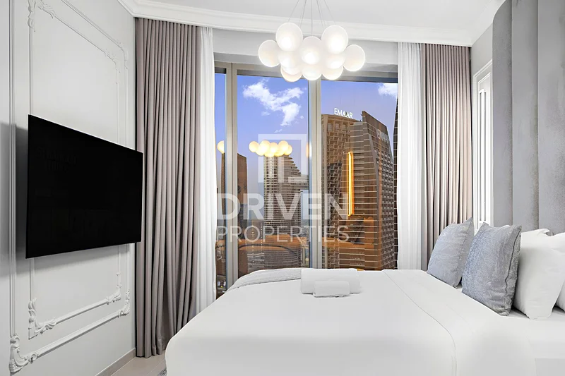 Opulent and Upgraded Unit with Captivating Views63772853258499113