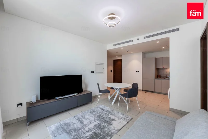 Upgraded Unit + Study | Fully Furnished | Vacant64016940540161113
