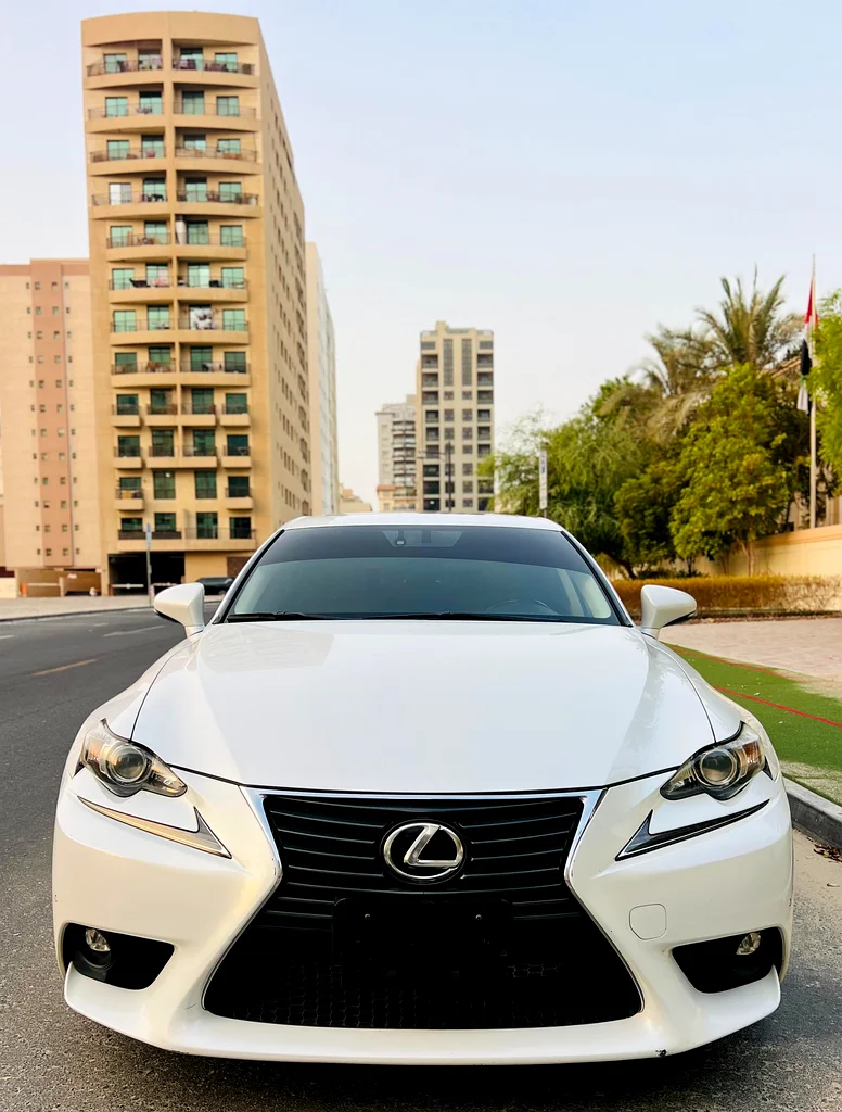 LEXUS IS 200t 2016 MODEL WHITE GCC SPECS original km original paint63612074508035111