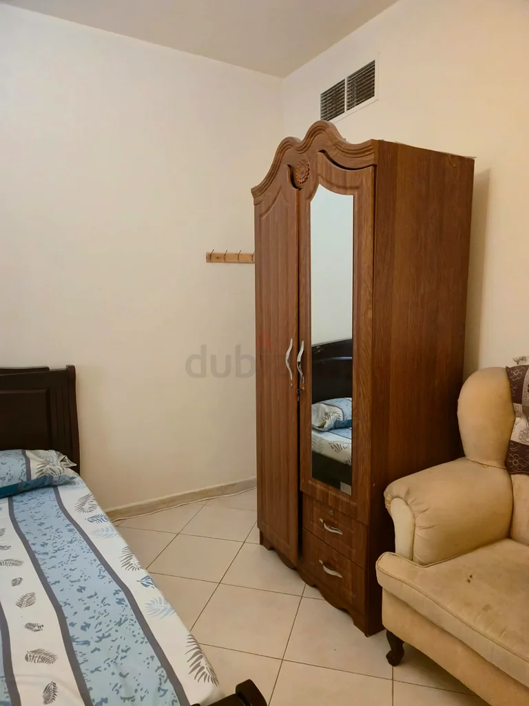 شقة - غرفة خاصة مع حمام داخلي، مفروشة بالكامل، أبحث عن أعزب رجل هندي فقط63624070688642113