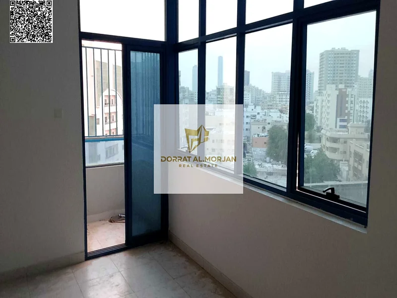 شقة للبيع مكونة من ثلاث غرف نوم مع صالة في برج فلكون63886202289795111