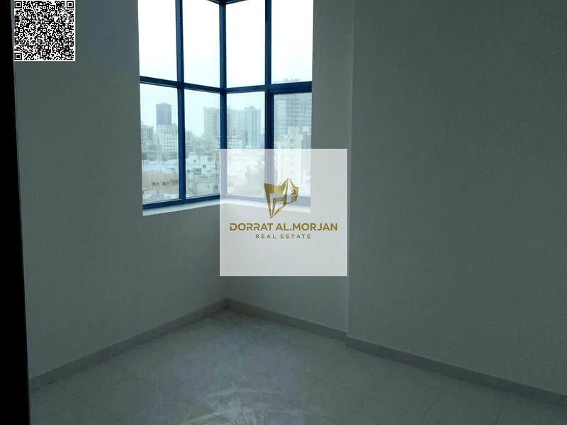 شقة للبيع مكونة من ثلاث غرف نوم مع صالة في برج فلكون63886202289795114