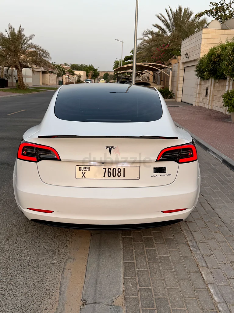Tesla model 3 carbon63612059175298114