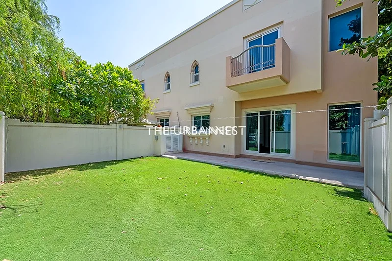 وحدة مطورة من نوع TH2 | 4 غرف نوم | موقع متميز63735397947907110