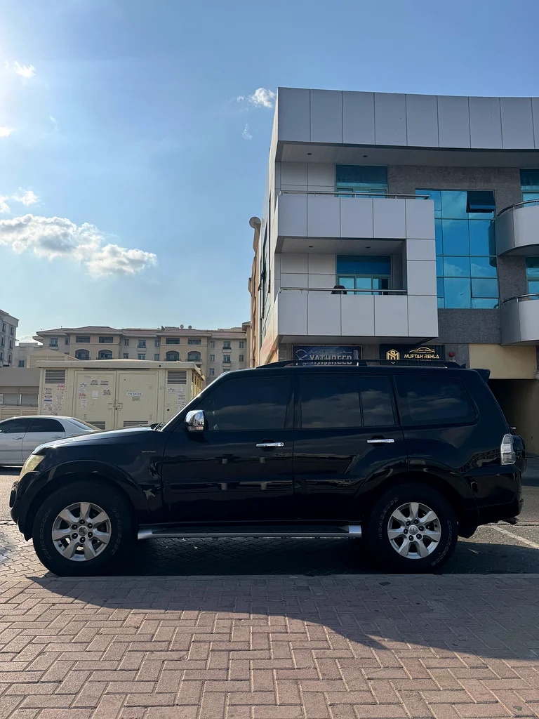 ميتسوبيشي باجيرو بحالة ممتازة للبيع العاجل63612068910337114