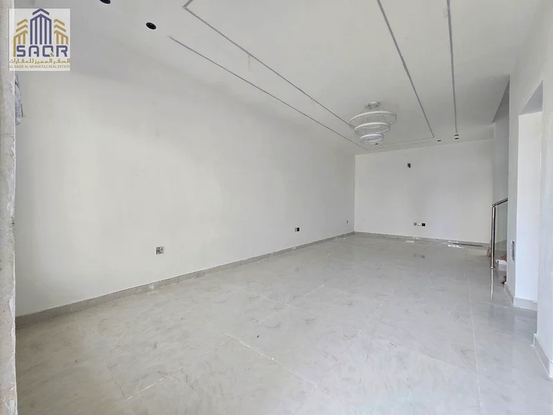 Behind the Chinese market / next to the forest garden / 4-room villa for sale / freehold63884771586433111