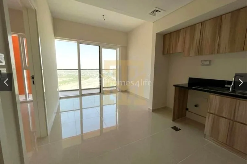 شقة بمسكن مأجور وإطلالة على ملعب جولف وطابق عالٍ63972218116099112