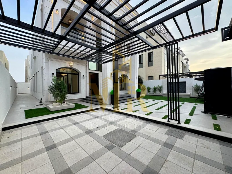 Classic villa with two floors and a roof in the most prestigious areas of Ajman, large area, freehold ownership for all nationalities, including regis63882119006082114