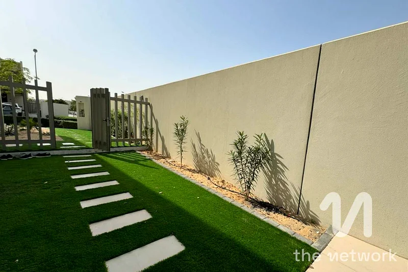 شاغرة | حديقة مهيئة | فيلا منفصلة63740771419650111