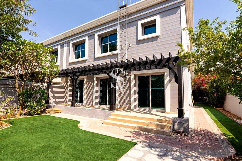 4BD مُحدَّثة فريدة | وحدة زاوية في النهاية مع تصميمات مناظر طبيعية63724503699458114