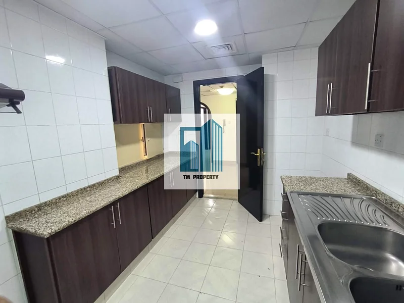 شقة كبيرة متوفرة بسعر منخفض بغرفتي نوم مع شرفة63625224328833113