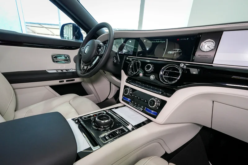 ROLLS ROYCE GHOST 2024 BRAND NEW. WITH REAR ENTERTAINMENT AND STARLIGHTS63612065591170114