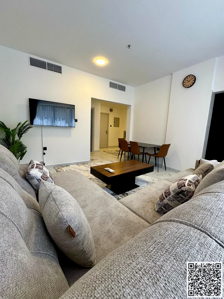For monthly rent in Ajman - a one-bedroom apartment with a balcony and an open view. The apartment is fully furnished with new, very elegant furniture63853016378371112