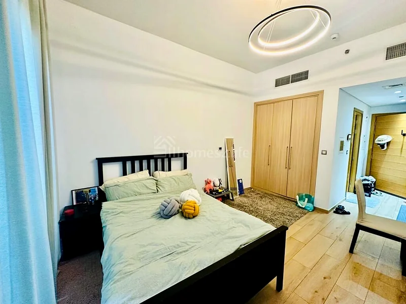 Largest Studio | pool view | next to metro63941386621442114