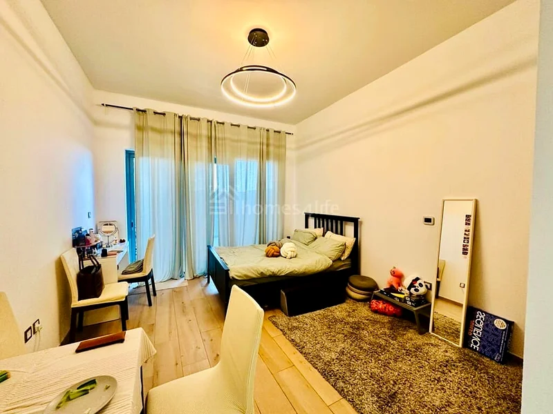 Largest Studio | pool view | next to metro63941386621442110