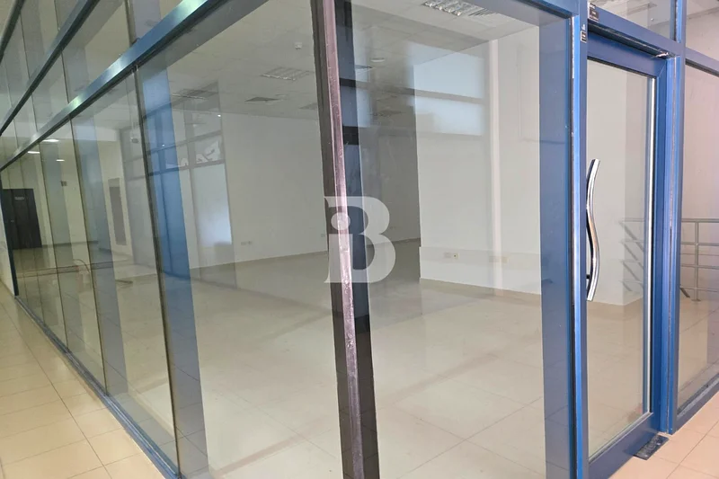 موقع متميز | داخل المبنى | بالقرب من المترو63827376785025113
