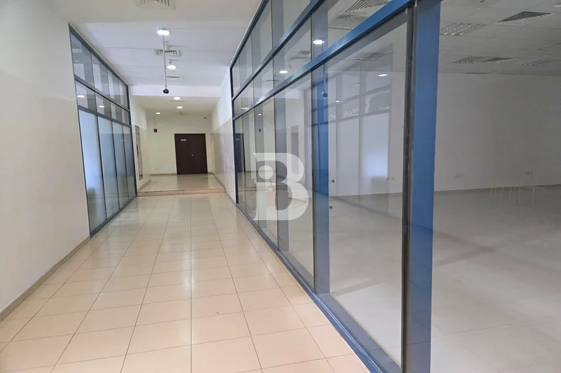 موقع متميز | داخل المبنى | بالقرب من المترو63827376785025111