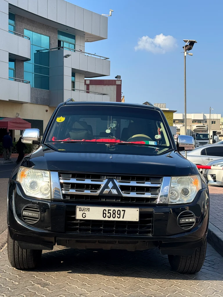 ميتسوبيشي باجيرو بحالة ممتازة للبيع العاجل63612068910337110