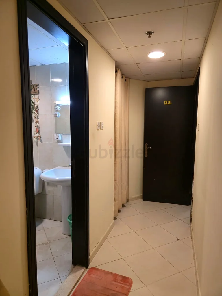 شقة - غرفة خاصة مع حمام داخلي، مفروشة بالكامل، أبحث عن أعزب رجل هندي فقط63624070688642112