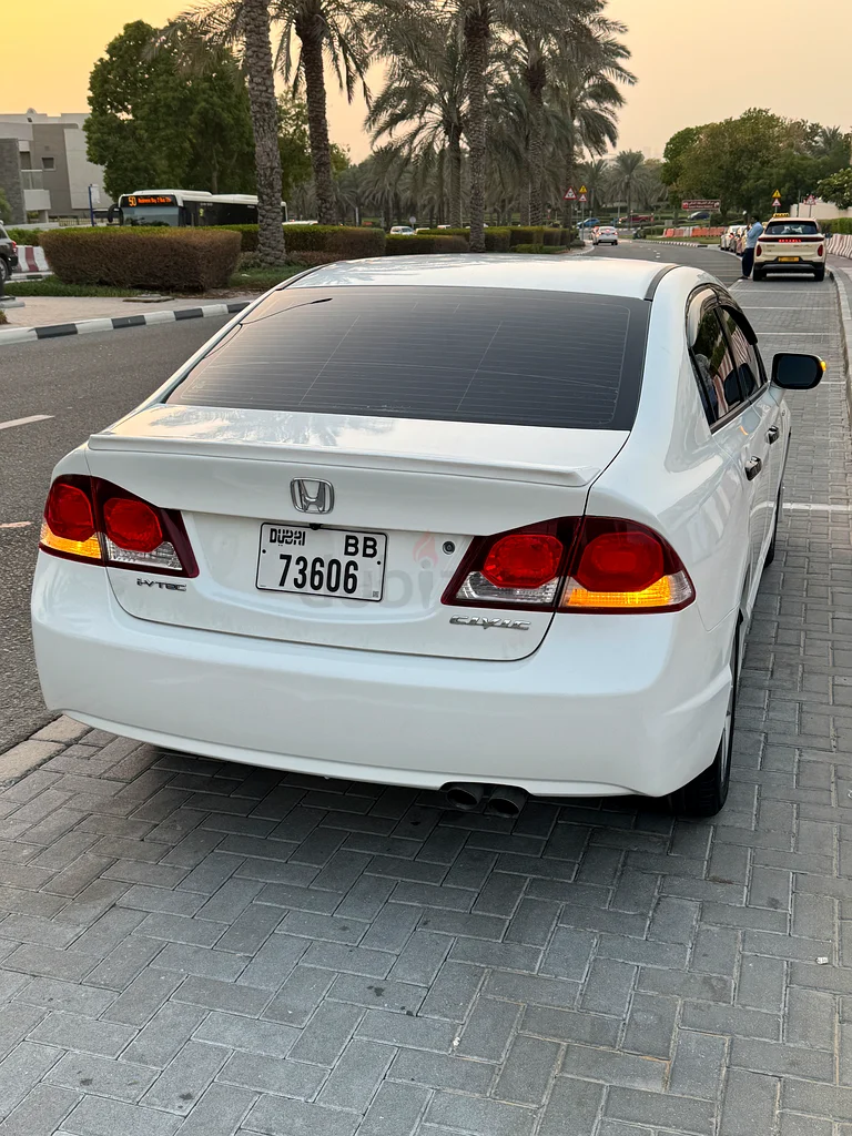 Honda Civic Pearl white GCC 2009 Top of the Line with sunroof in immaculate condition63612064621954114