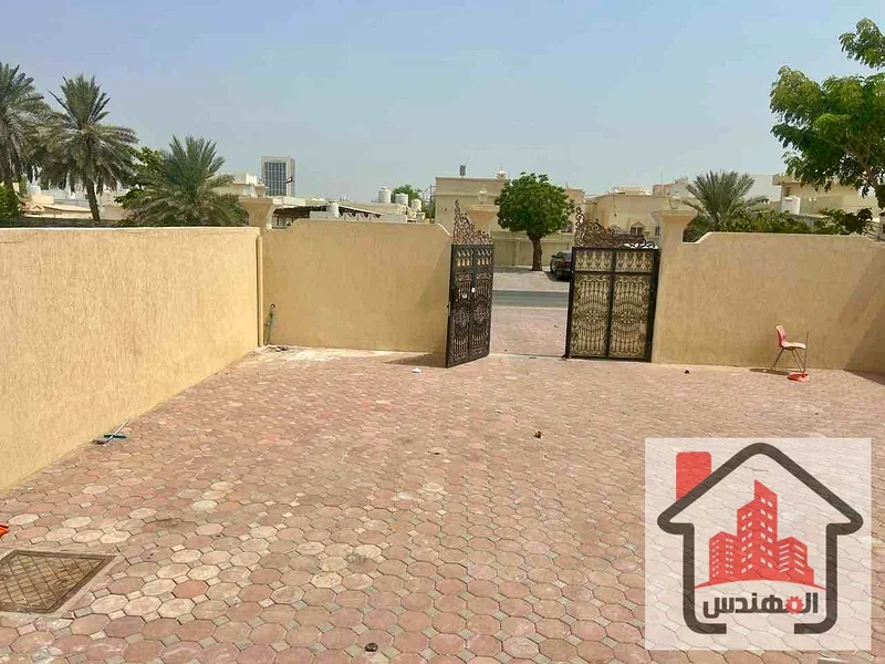 فيلا من طابقين للإيجار في عجمان، الروضة 3، تتكون من 5 غرف نوم، وصالة، وتكييف. تبلغ مساحة الفيلا 5000 قدم مربع. تقع في موقع متميز على طريق إسفلتي63719604318466111