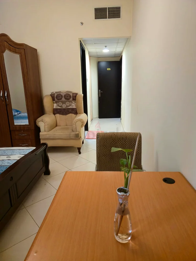 شقة - غرفة خاصة مع حمام داخلي، مفروشة بالكامل، أبحث عن أعزب رجل هندي فقط63624070688642114