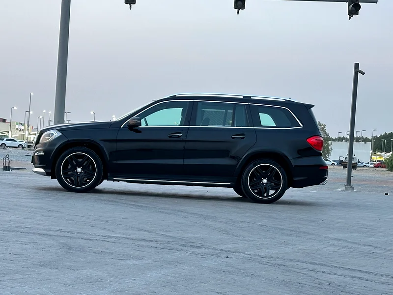 MERCEDES BENZ GL500 MODEL 2015 GCC CAR PERFECT CONDITION FULL OPTION PANORAMIC ROOF63613737469186114