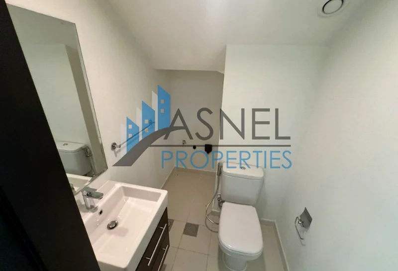 Spacious Corner Unit | Ready for Immediate Move-In63741058131843113