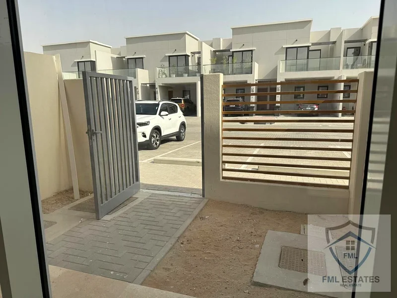 تاون هاوس للإيجار في روكان 3، أرض دبي63735956487171111