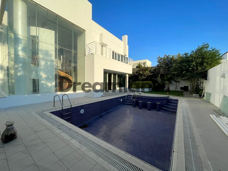 Elegant 5BR with Pool | Basement | Great Layout63743312338689112