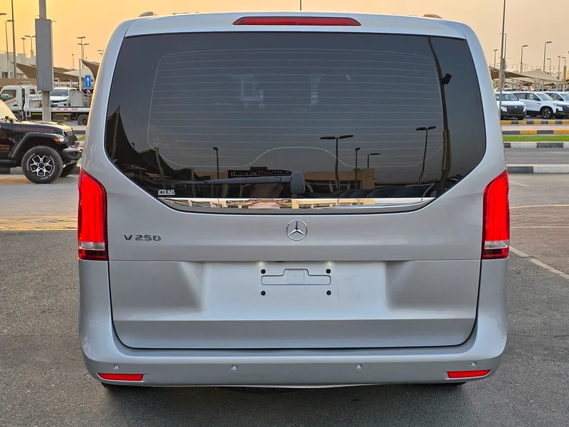 Mercedes V250 AMG63613462343298113