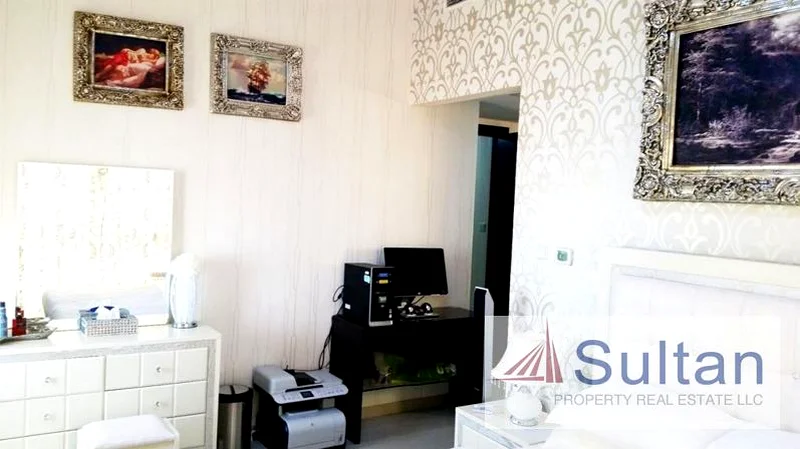 وحدة ركنية جميلة بإطلالة على البحر مكونة من غرفتي نوم في الطابق العالي63860349536129114